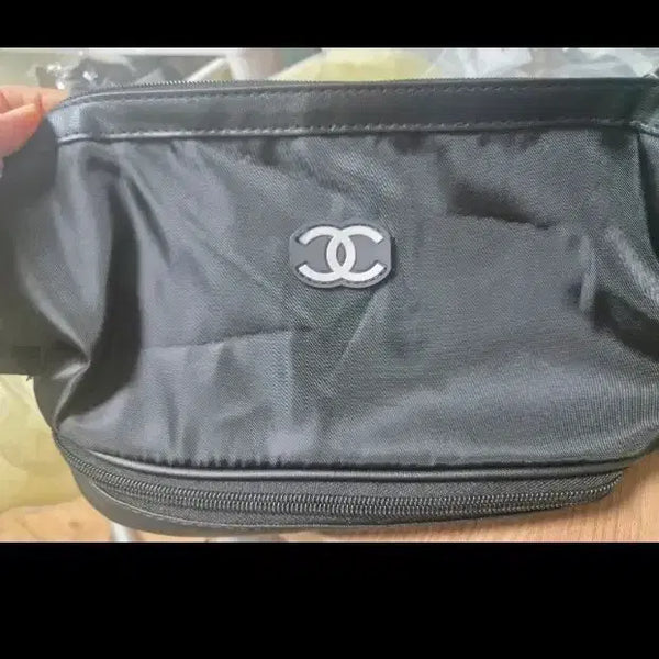 [BUNJANG] Chanel 2-Tier Large Capacity Pouch (Novelty) / 샤넬 2층 대용량 파우치(노벨티)