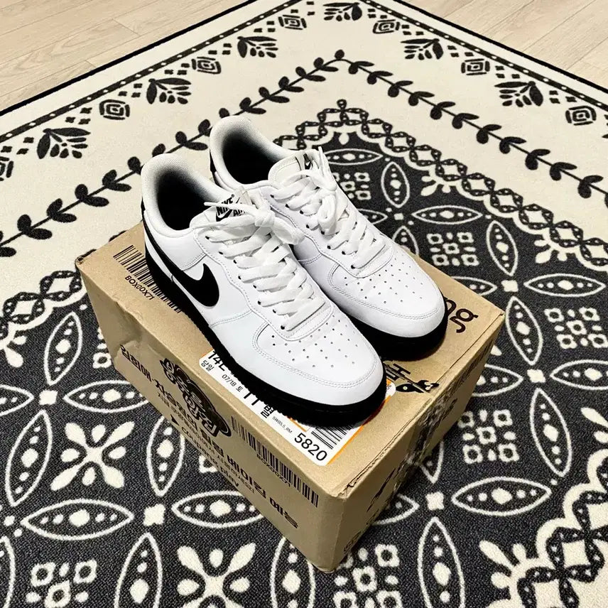 [BUNJANG] Nike Air Force 1 Low White Black Midsole Sneakers / 255) 나이키 에어포스 1 로우 화이트 블랙 미드솔