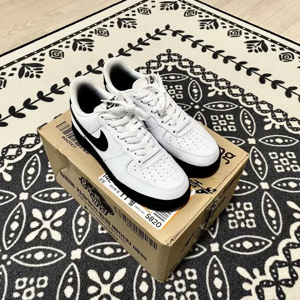 [BUNJANG] Nike Air Force 1 Low White Black Midsole Sneakers / 255) 나이키 에어포스 1 로우 화이트 블랙 미드솔