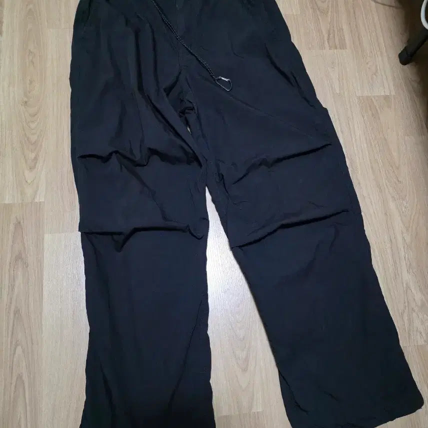[BUNJANG] Musinsa Standard CN Wide Belted Parachute Pants Black / 무신사 스탠다드 CN 와이드 벨티드 파라슈트 팬츠 30