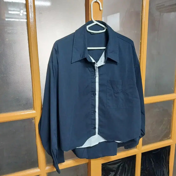 [BUNJANG] VISIT IN NEWYORK Women's Navy Cropped Long Sleeve Shirt / 비지티인뉴욕 여성66 크롭 긴팔