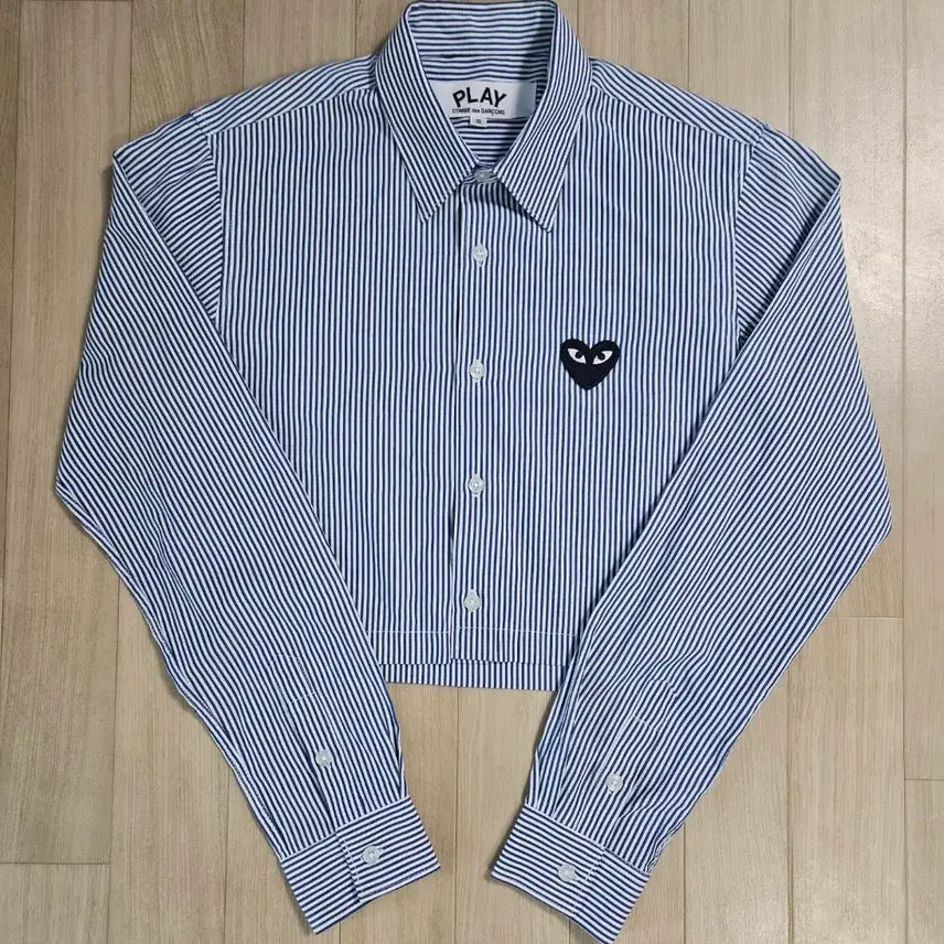 [BUNJANG] Comme des Garçons Striped Black Heart Appliqué Cropped Long Sleeve Shirt / 꼼데가르송 스트라이프 블랙 하트와펜 크롭 긴팔셔츠 S