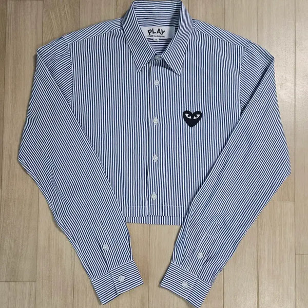 [BUNJANG] Comme des Garçons Striped Black Heart Appliqué Cropped Long Sleeve Shirt / 꼼데가르송 스트라이프 블랙 하트와펜 크롭 긴팔셔츠 S