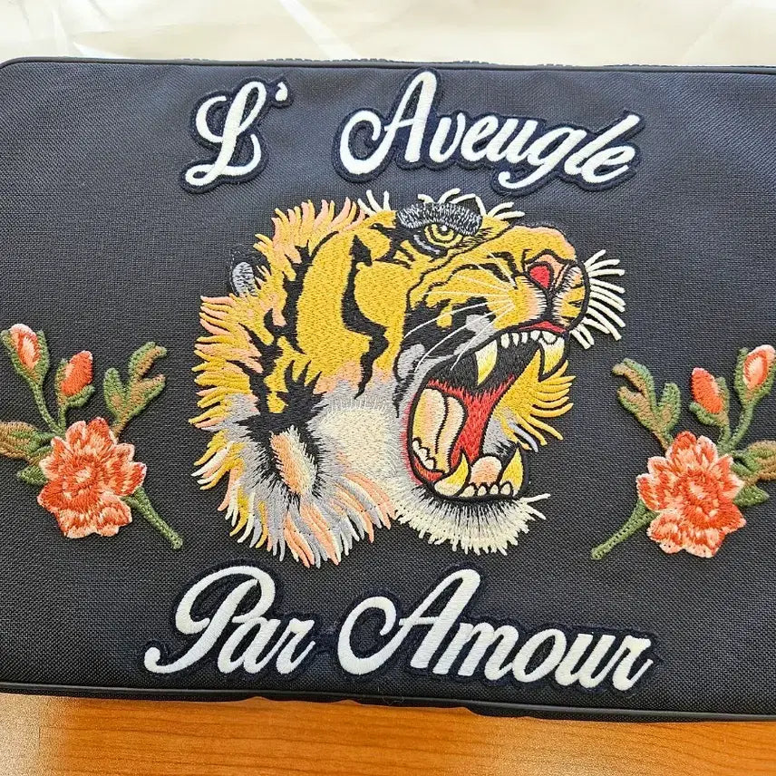 [BUNJANG] Gucci Tiger Clutch (473884K1NPX) / 구찌 타이거 클러치 (473884K1NPX)