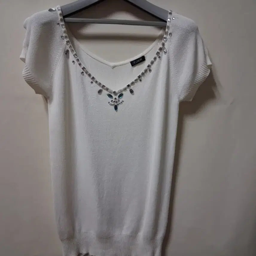 [BUNJANG] Women's White Short-Sleeve Knit with Bead Embellishments (Size 66) / 여성 반팔 니트 화이트 비즈 장식66