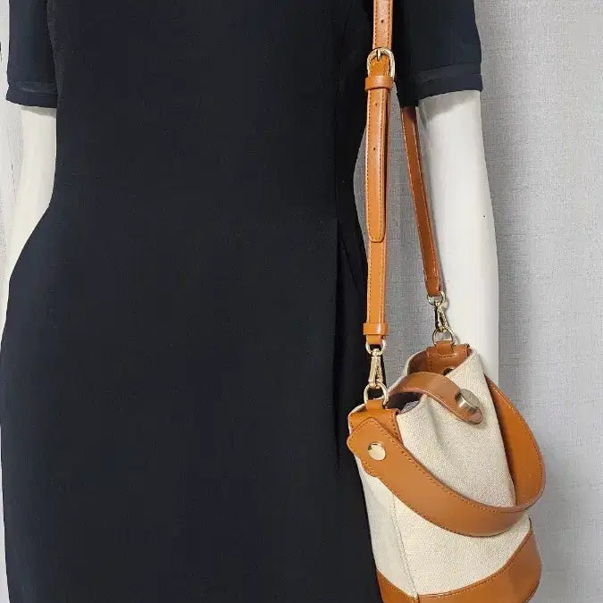 [BUNJANG] The Izzat Black Zipper Lined Dress / The Izzat 검정 자크 안감 원피스..반품 44 길이 92