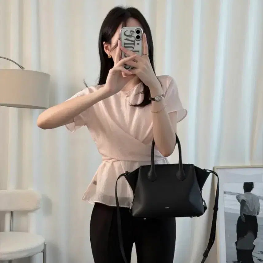 [BUNJANG] Le Souer Firming Strap Short Sleeve Blouse - Pink / 르쇼어 퍼밍 스트랩 반팔 블라우스 핑크 1회 착용