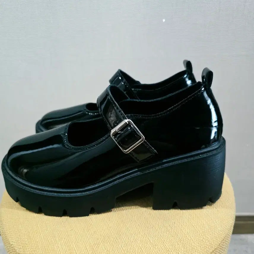 [BUNJANG] Enamel Mary Jane Platform Shoes - Size 245 / 에나멜 메리제인 슈즈 245