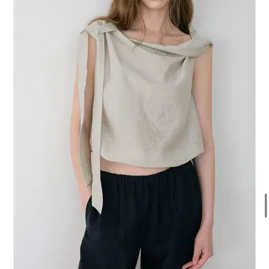 [BUNJANG] Cis Twist Sleeveless Blouse / 시스 트위스트 블라우스 TWIST SLEEVELESS BLOUSE