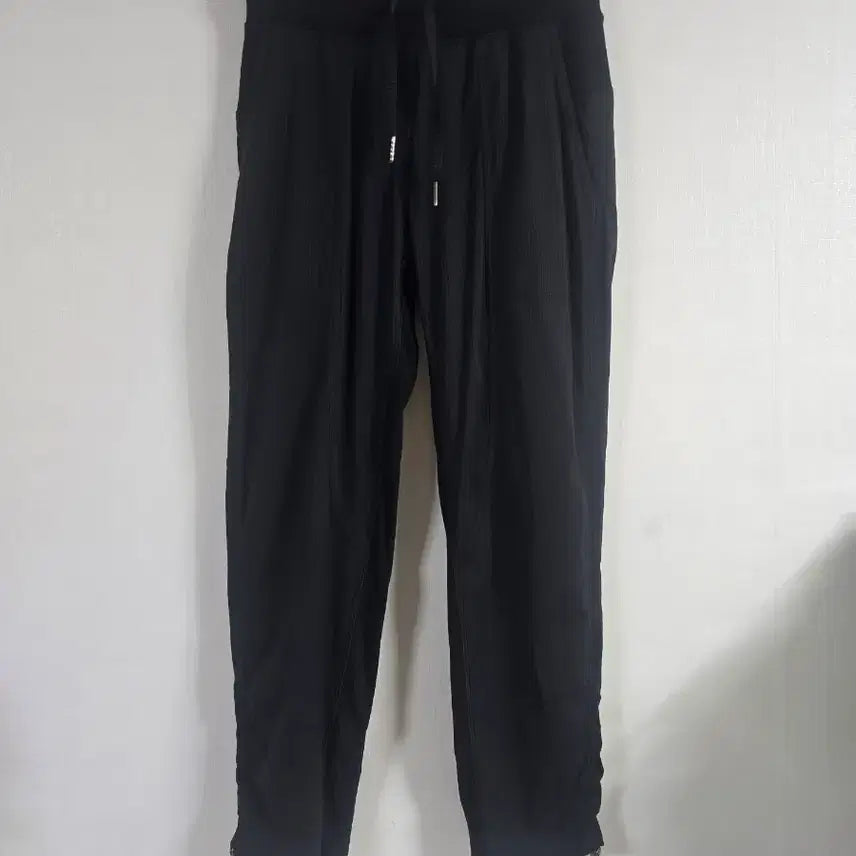 [BUNJANG] Lululemon Relaxed Fit Pants Black Nylon Elastane Blend Size 2 / 룰루레몬  릴렉스핏 팬츠 2