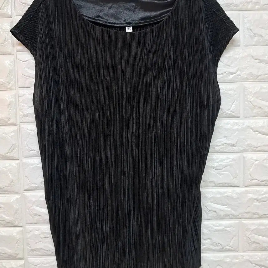 [BUNJANG] Black Pleated T-Shirt / 블랙 플리츠 티셔츠