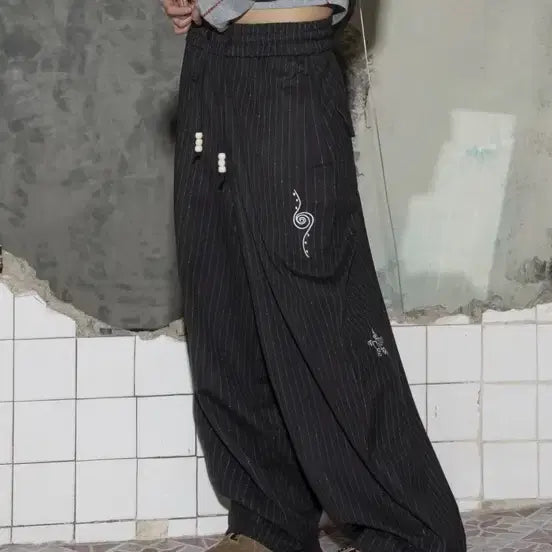 [BUNJANG] Lunakihou Shooting Star Stripe Balloon Pants Black / 루나키후 WXP040 슈팅 스타 스트라이프 벌룬 팬츠 블랙 1