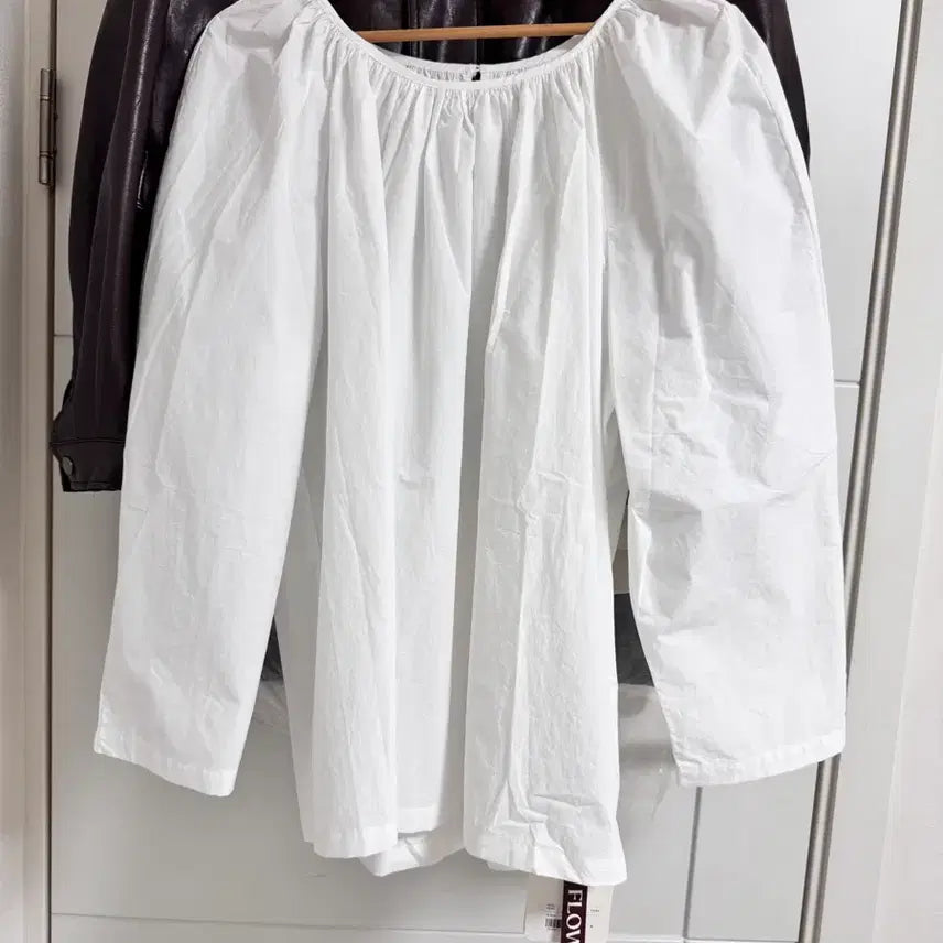 [BUNJANG] Flow Jean White Blouse / 플로우진 화이트 블라우스