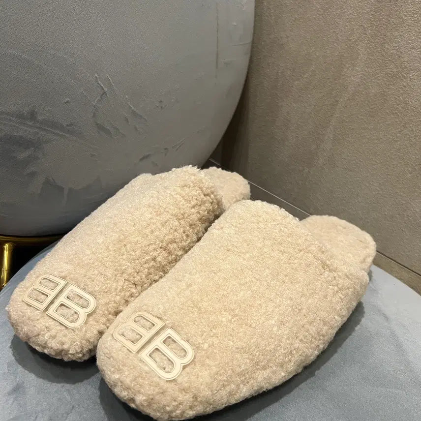 [BUNJANG] Balenciaga BB Shearling Cozy Mule Sandals Beige Size 42 / 발렌시아가 BB시어링 코지 뮬 샌들 슬리퍼 베이지 42(270)