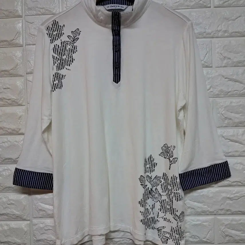[BUNJANG] Imperial Women's White Floral Embroidery T-Shirt Size 100 / 임페리얼 여성 100사이즈 화이트 꽃자수 티셔츠