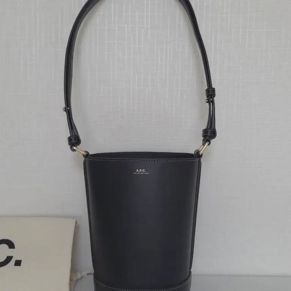 [BUNJANG] A.P.C. Ambre Small Bucket Bag Black Leather / A.P.C. 아페쎄 암브르 스몰 버킷백 블랙