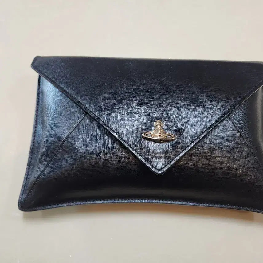 [BUNJANG] Vivienne Westwood Black Saffiano Leather Envelope Clutch / (상태우수)비비안웨스트우드 블랙 사피아노 가죽 앤벨롭 클러치