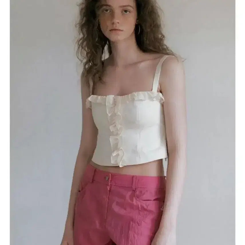 [BUNJANG] Overdue Flare Frill Sleeveless Blouse / 오버듀플레어 프릴 나시 슬리브리스 블라우스 /르플레인르베인리에뜨온트온드민베르니마켓자라시예