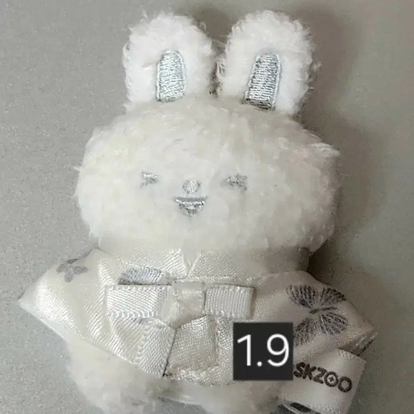 [BUNJANG] Stray Kids Lee Know Micro Plush White / 리빗 리노 마이크로 플러시 양 화이트 스트레이키즈 스키즈 스키주 런잇