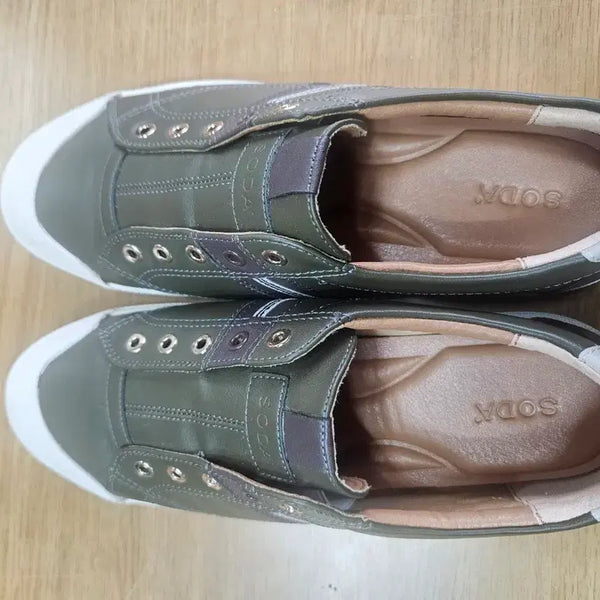 [BUNJANG] SODA Khaki Sneakers (250mm) / 소다 스니커즈
