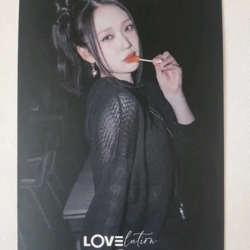 [BUNJANG] TripleS YuBin Gongbang Postcard Lovelution / 트리플에스 유빈 러블 공방 엽서 러블루션