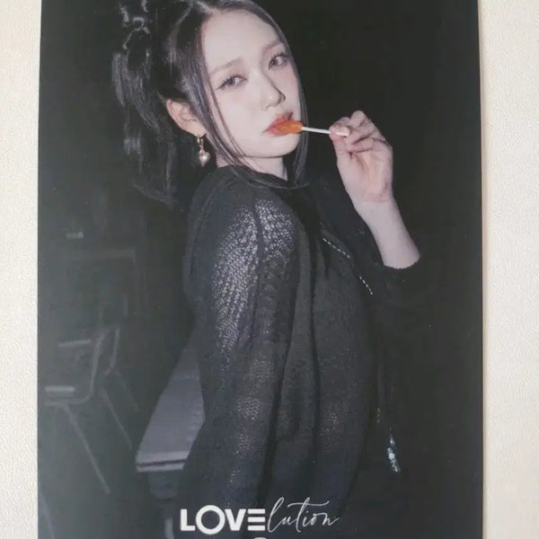 [BUNJANG] TripleS YuBin Gongbang Postcard Lovelution / 트리플에스 유빈 러블 공방 엽서 러블루션