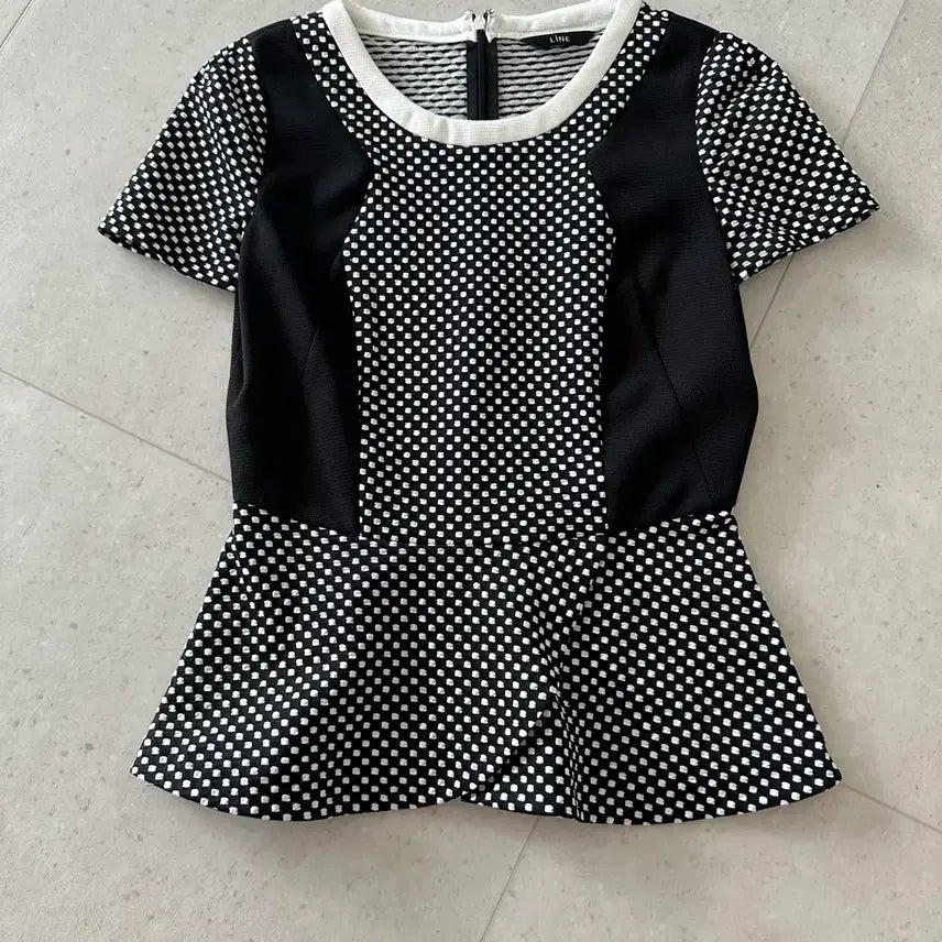 [BUNJANG] LINE Women's Black White Dot Peplum Blouse / 라인 여성 블랙 화이트 도트 페플럼 블라우스