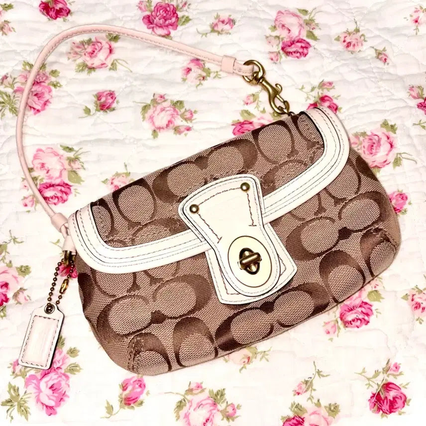 [BUNJANG] Coach Signature Pouch Bag White Brown / 귀요미) Coach 코치 시그니처 파우치백 화이트브라운