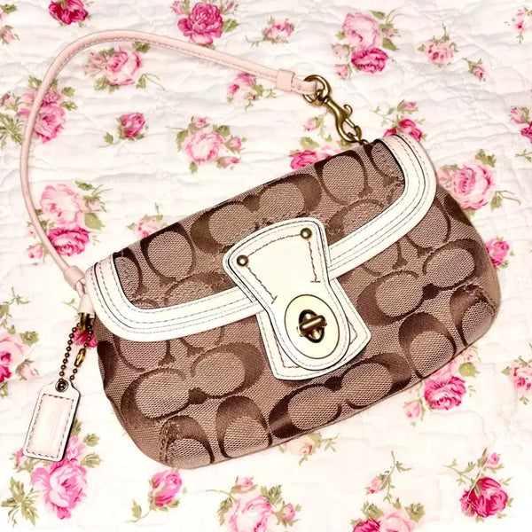 [BUNJANG] Coach Signature Pouch Bag White Brown / 귀요미) Coach 코치 시그니처 파우치백 화이트브라운