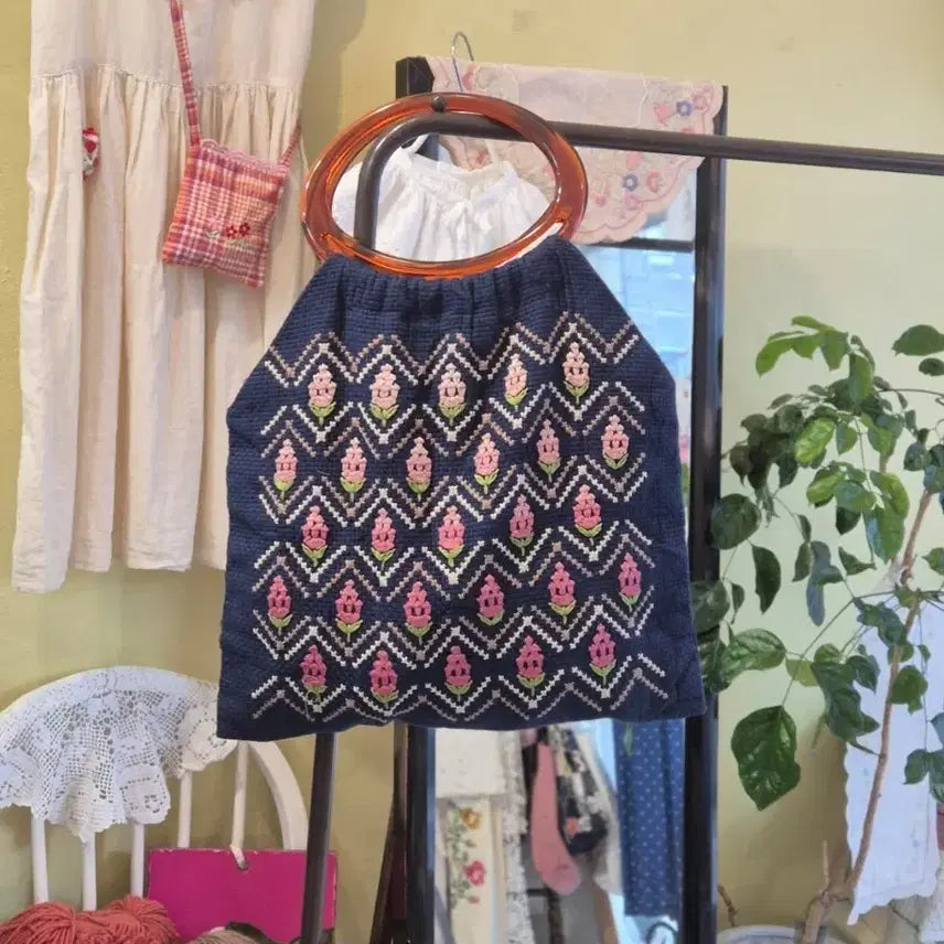 [BUNJANG] Vintage Embroidered Tote Bag Floral Pattern Navy / 빈티지 자수 토트백 꽃무늬 네이비