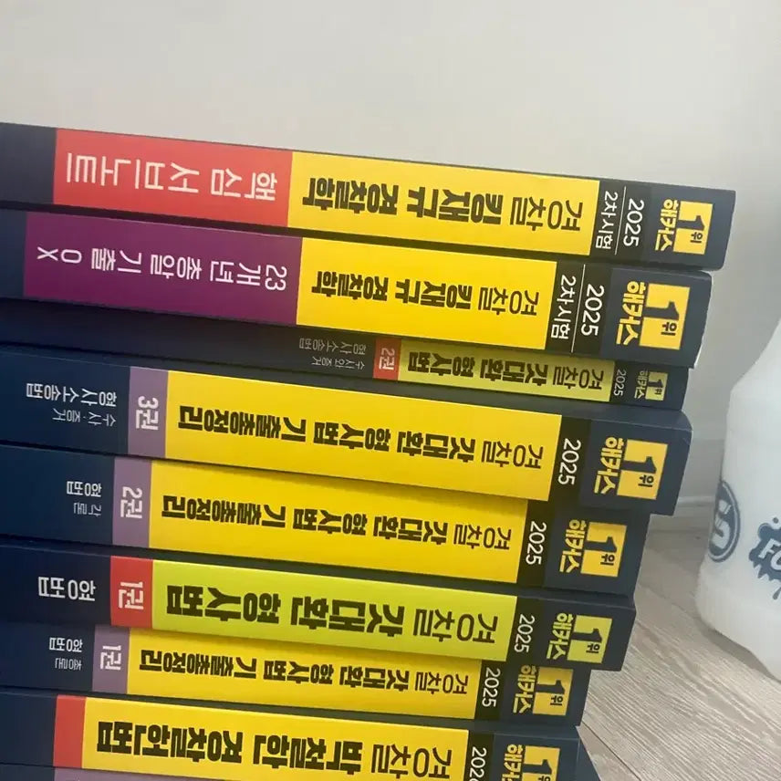[BUNJANG] HACKERS 2025 Police Criminal Law, Constitutional Law, & Criminology Past Paper Set / 해커스 2025 경찰 갓대환 형사법/박철한 경찰헌법/킹재규 경찰학 기출문제집 세트