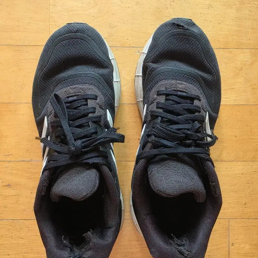[BUNJANG] Adidas Black Sneakers (Used) / 아디다스 블랙 운동화 (사용감 많음)