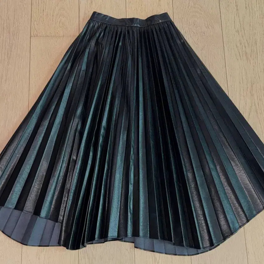 [BUNJANG] Riel Unbalance Pleats Long Skirt Black Leather S / 르엘_Unbalance pleats long skirt_블랙 레더_s