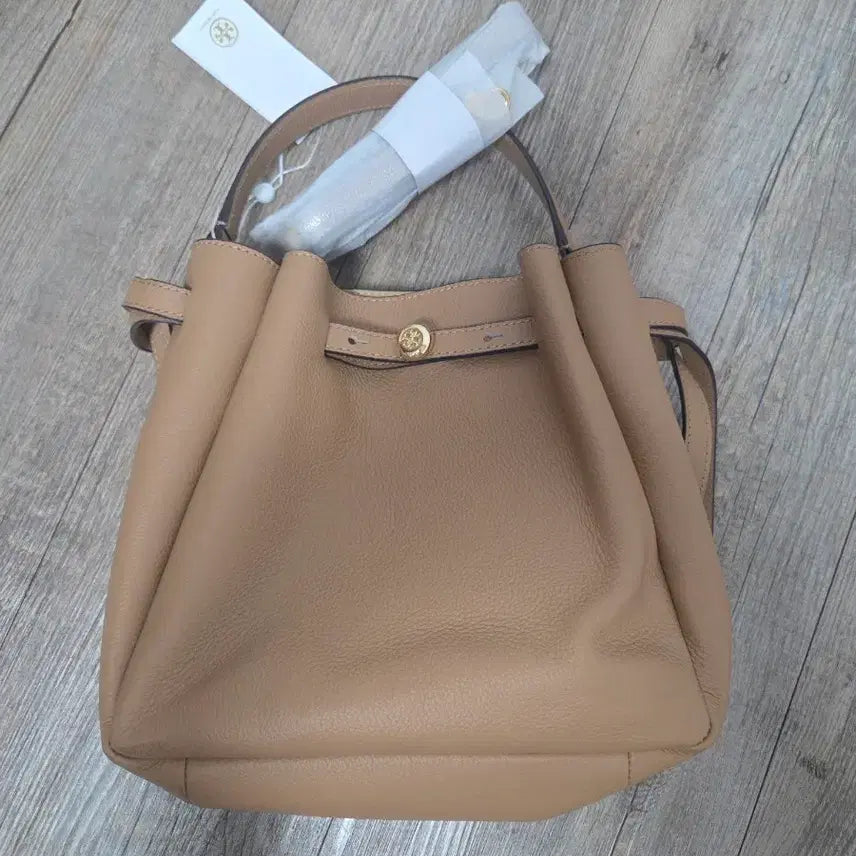 [BUNJANG] Tory Burch Romy Bucket Bag Tiramisu / 토리버치  로미 버킷백 티라미수