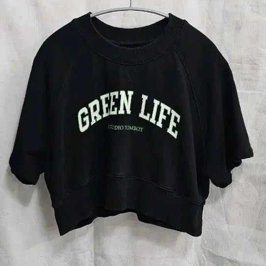 [BUNJANG] STUDIO TOMBOY Lettering Black Cropped Short-Sleeve Sweatshirt / 스튜디오톰보이 레터링 블랙 크롭 반팔 맨투맨