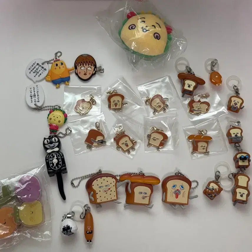 [BUNJANG] Bread Thief & Coji Coji Gacha & Keyring Bundle Set / (마지막가격)빵도둑&코지코지 가챠 및 키링(일괄 판매)