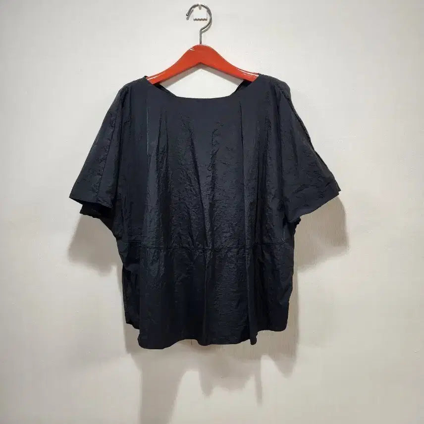 [BUNJANG] Twisted Back Crepe Blouse / 뒷꼬임 바스락 블라우스