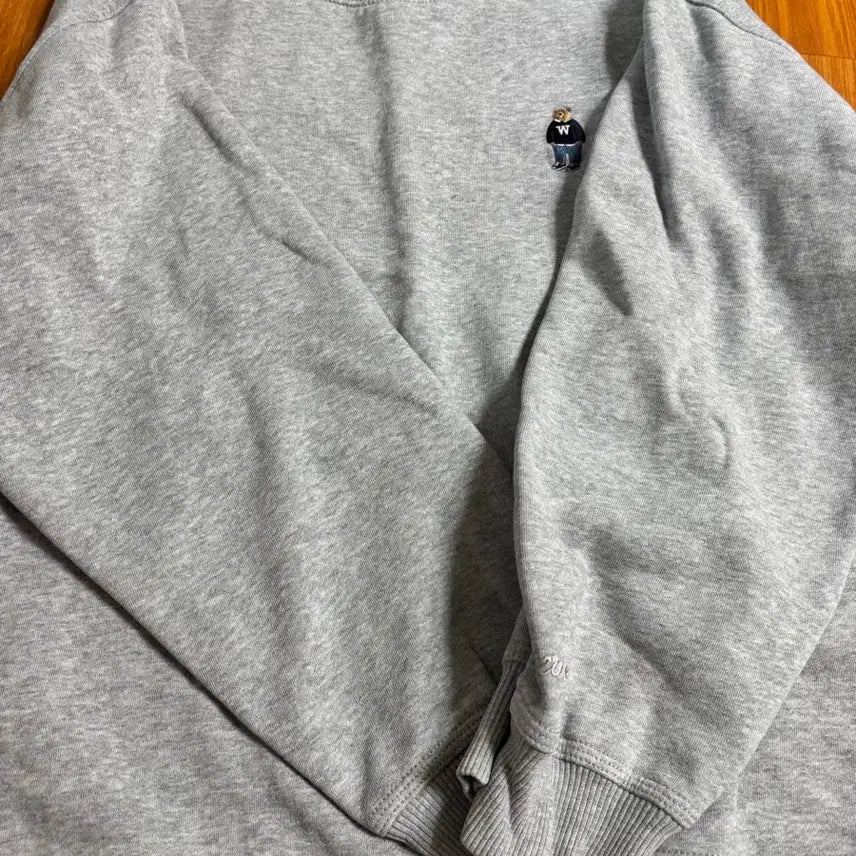 [BUNJANG] WHO.A.U Grey Bear Sweatshirt / who a u 회색 곰돌이 맨투맨