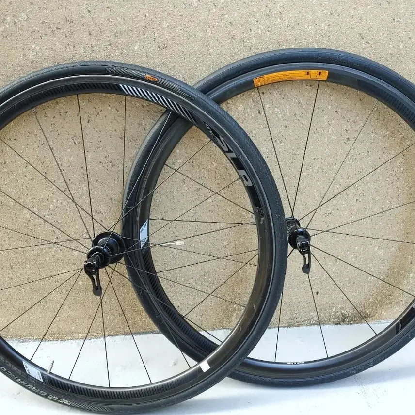 [BUNJANG] Giant SLR1 Rim Brake Tubeless Ready Carbon Wheelset / 가성비갑) 자이언트 slr1 림브 튜블리스래디 카본휠셋+카본 전용패드 판매합니다.(40만원)