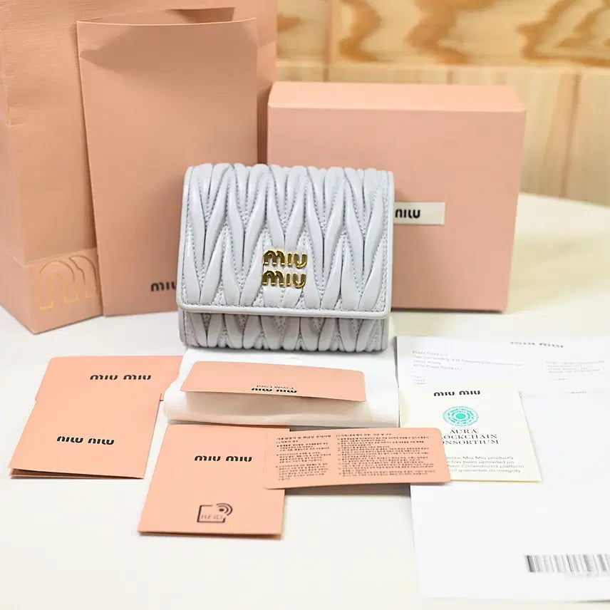 [BUNJANG] Miu Miu Matelassé Leather Wallet / 미우미우 마테라쎄 가죽지갑