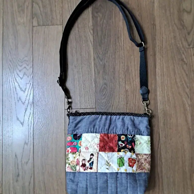 [BUNJANG] Patchwork Quilted Crossbody Bag / 퀼트 크로스백