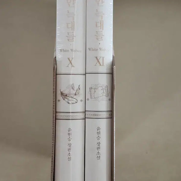 [BUNJANG] White Wolves Side Story Limited Edition Full Set Metal Badge Passport Case Bookmark / [미개봉] 하얀 늑대들 외전 한정판 풀구성 금속배지 여권케이스 책갈피  소장용