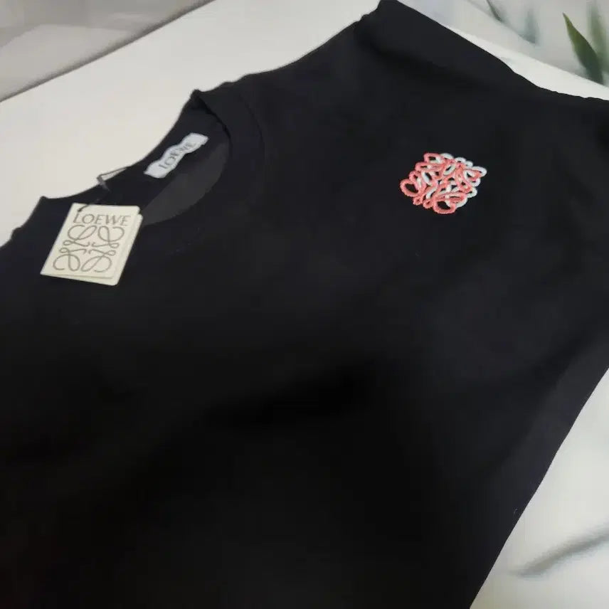 [BUNJANG] Embroidered Black T-Shirt / 자수블랙 반팔티