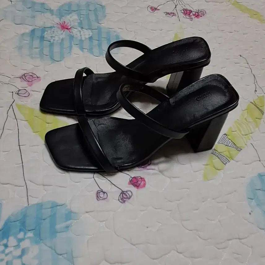 [BUNJANG] MIXXO Black Square Strap Heels / MIXXO 블랙 스퀘어 스트랩 힐