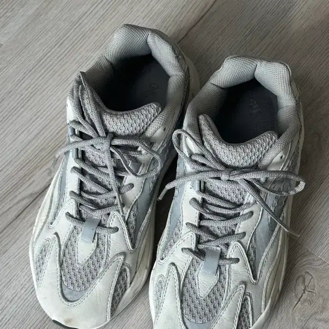 [BUNJANG] Adidas Yeezy Boost 700 V2 Static 2018 EF2829 Size 280 / 아디다스 이지 부스트 700 V2 스태틱 2018 EF2829 280사이즈