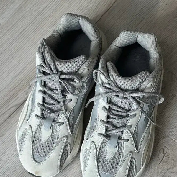 [BUNJANG] Adidas Yeezy Boost 700 V2 Static 2018 EF2829 Size 280 / 아디다스 이지 부스트 700 V2 스태틱 2018 EF2829 280사이즈