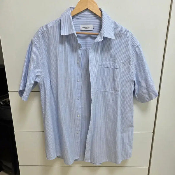 [BUNJANG] Light Blue Striped Short Sleeve Shirt - Size M / 하늘색 스트라이프 반팔셔츠 M