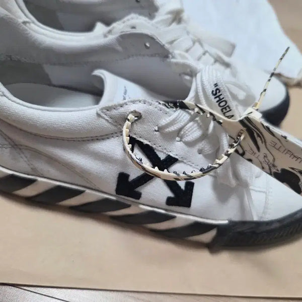 [BUNJANG] Off-White Low Vulcanized Sneakers / 오프화이트 로우 벌크나이즈드 스니커즈
