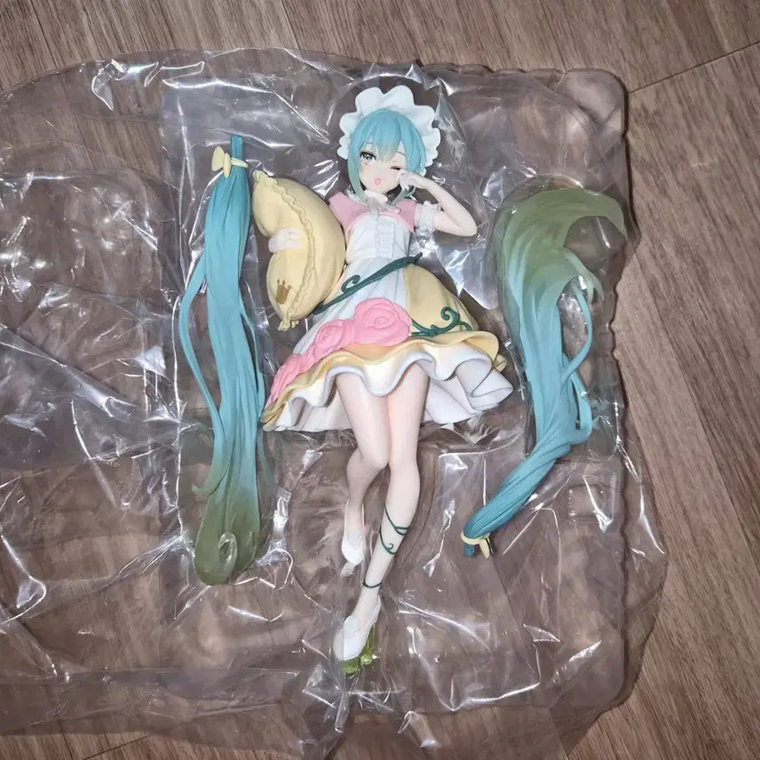 [BUNJANG] Taito Wonderland Hatsune Miku Sleeping Beauty Figure / 타이토 원더랜드 하츠네 미쿠 잠자는 숲속의 공주 피규어