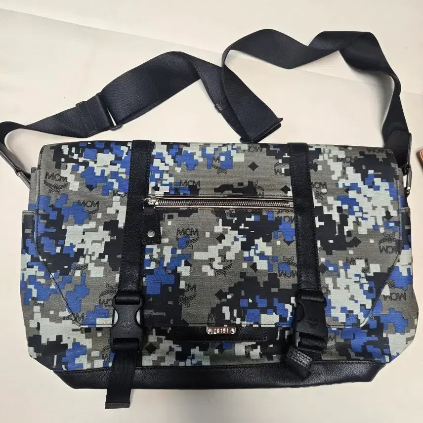 [BUNJANG] MCM Camouflage Pattern Crossbody Bag / MCM 카모플라쥬 패턴 크로스백